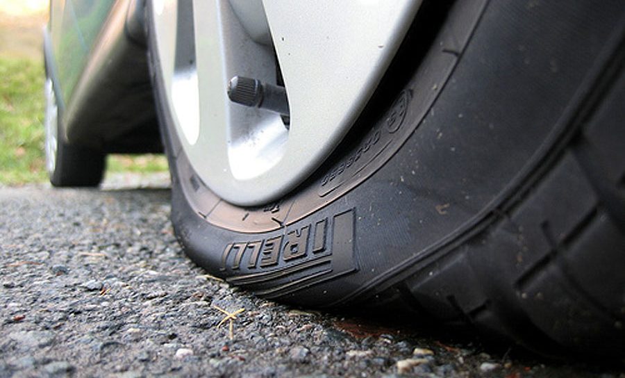 Segurança: Saiba como agir se o pneu estourar, furar ou derrapar
